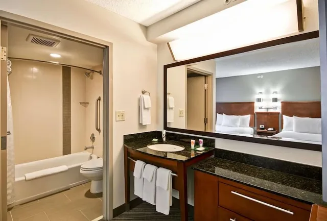 غرفة بسرير كينج في طابق مرتفع، Hyatt Place Nashville Airport 4/5
