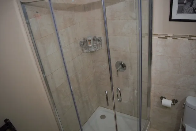 فيلا تنفيذية بسرير كوين بغرفة نوم واحدة بمطبخ، New Kingston Guest Apt At Evans 4/4