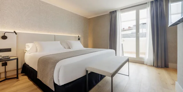 جناح جونيور بشرفة، Hotel Ilunion San Sebastian 1/3
