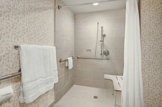 غرفة بسرير مزدوج، Sheraton Eatontown Hotel 5/5