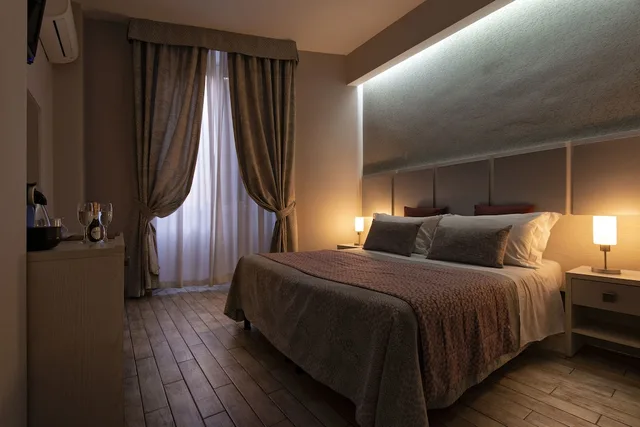 Room, Double Bed, Five Rooms Rome 1/10