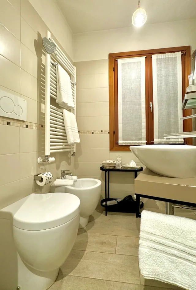 غرفة ديلوكس بسرير كوين، B&B Fortuny 5/8