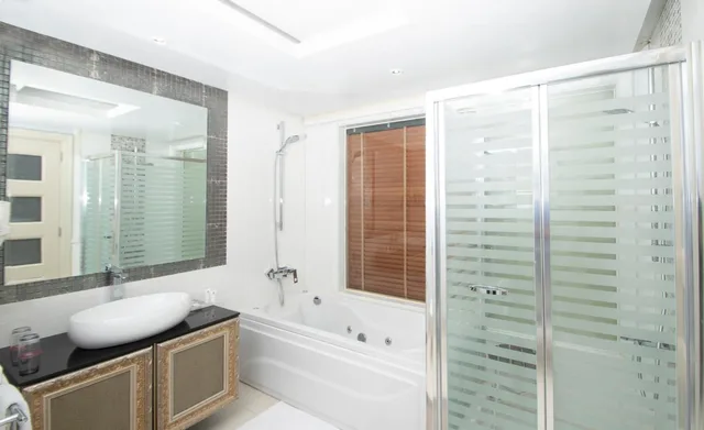 Junior Suite, Deluxe, Beach Front, Sofa، Charmillion Club Resort 6/6
