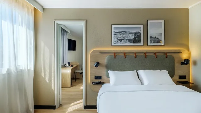 Junior Suite, Queen Bed, Sofa, Campanile Nice Airport 3/10