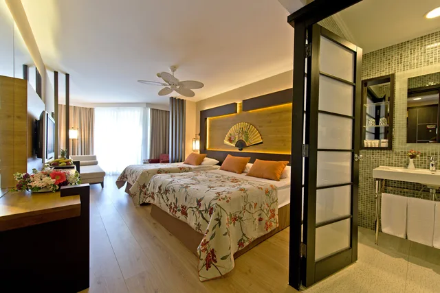 Standard, Double Bed, Limak Lara De Luxe Hotel and Resort 1/2
