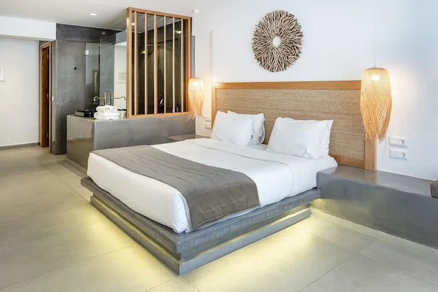 Junior Suite, King Bed, Shared Pool، Smy Mediterranean White Santorini - Adults Only 4/9