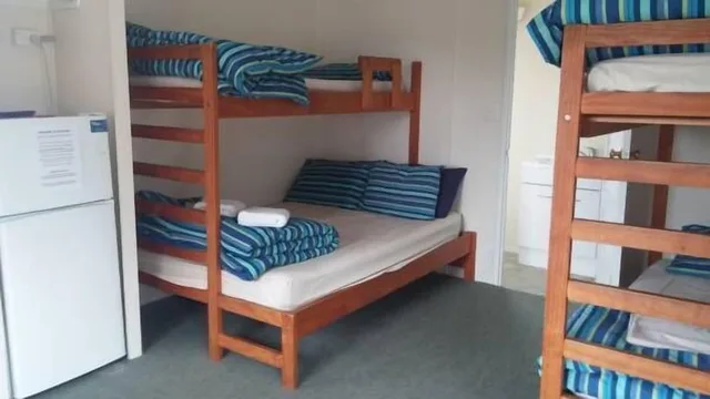 استوديو عائلي بسرير مزدوج وسرير بطابقين وسرير بطابقين بحمام خاص، Mercury Bay Holiday Park 1/4