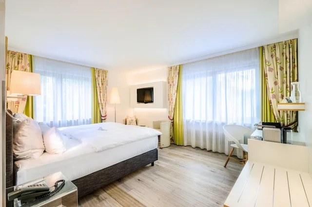 Room, Double Bed, Large, Hotel Schwanen Metzingen 5/10