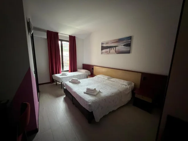 Room, Triple, Plaza 1/10