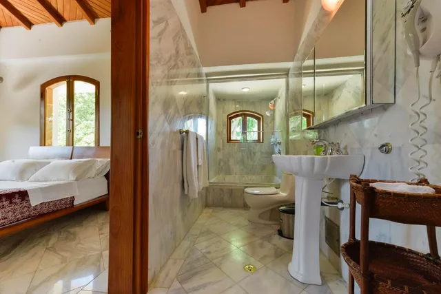 جناح جونيور، Casa Las Palmas 4/5