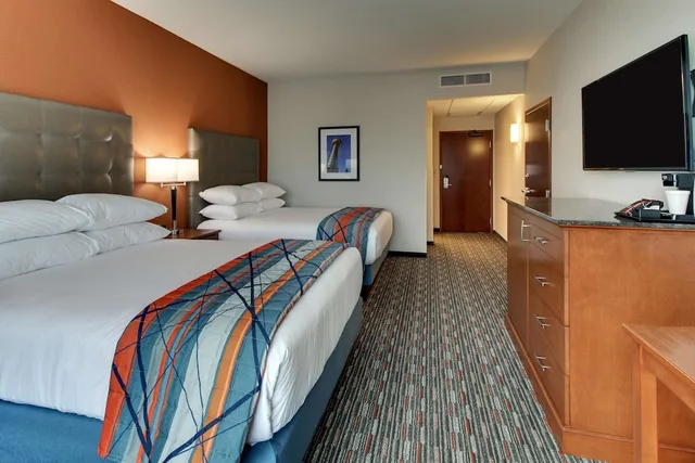 غرفة بسريرين كوين في طابق مرتفع لذوي الإعاقة، Drury Inn & Suites Knoxville West 1/6