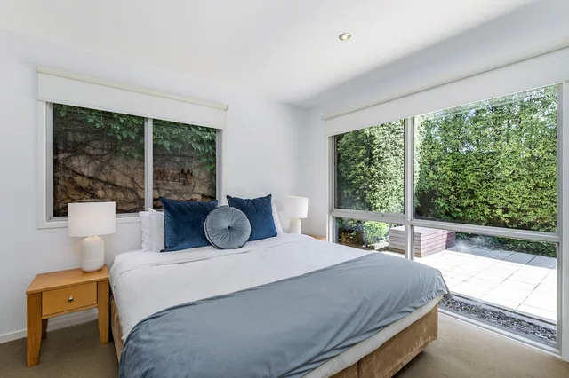 1 Bedroom, Suite, Twin Beds, The Victoria Apartments 2/4