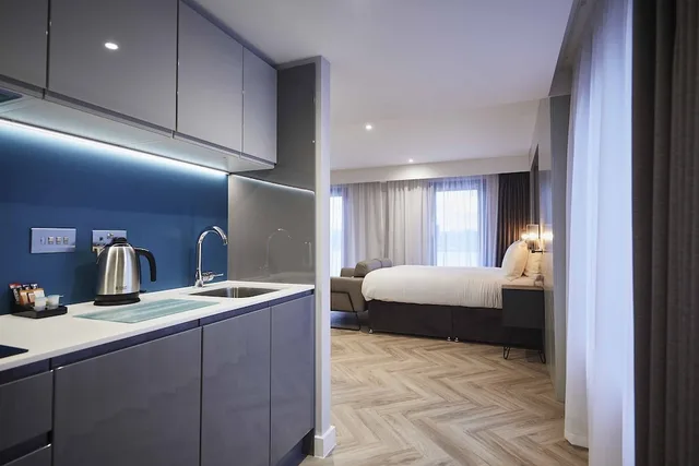 استوديو عائلي بسرير كينج مع أريكة، Roomzzz York City 4/5