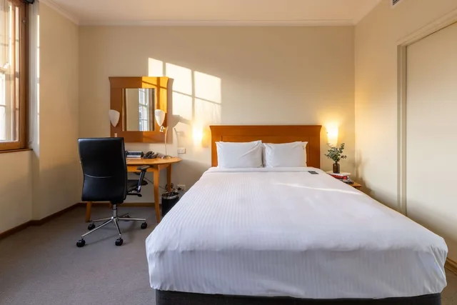 غرفة تنفيذية بسرير كينج مع أريكة، Sydney Harbour Hotel 2/4