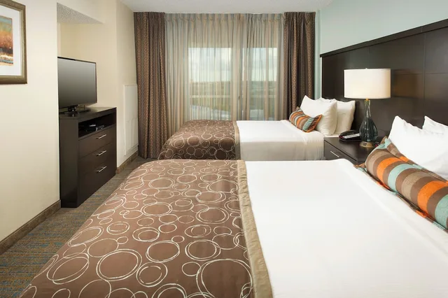 جناح بسريرين مزدوجين بغرفة نوم واحدة بمطبخ، Staybridge Suites Sioux Falls At Empire Mall 3/7