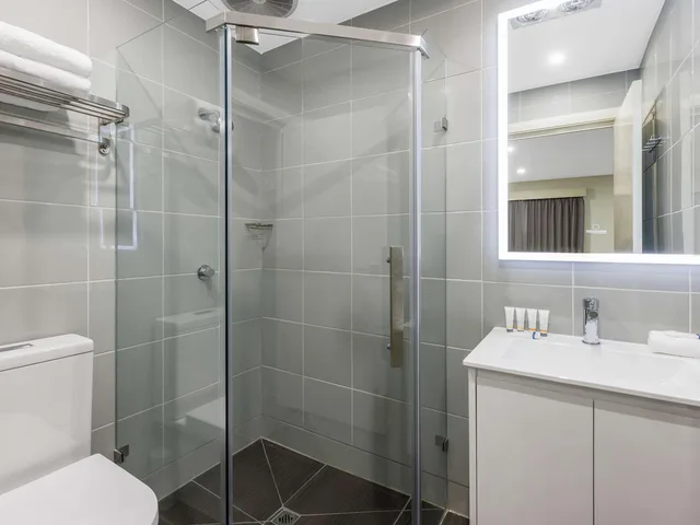 Upgrade, 1 Queen and 1 Single Bed, Accessible، Quality Hotel Melbourne Airport 8/10