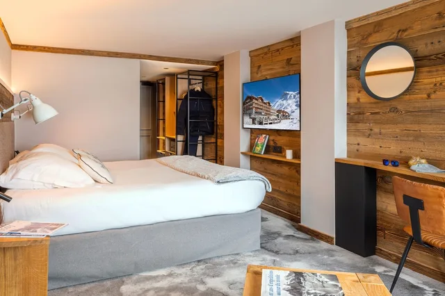 غرفة بريفيليج بسرير كوين مع أريكة، Le Levanna Hotel Restaurant 6/8