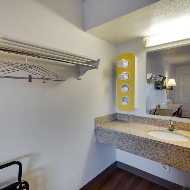 غرفة بسرير كوين، Motel6 Phoenix, AZ - East 10/10