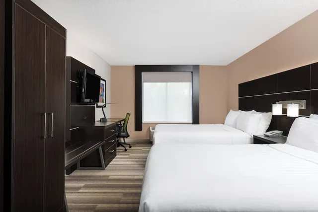غرفة قياسية بسريرين كوين لذوي الإعاقة، Holiday Inn Express Hillsville 2/2
