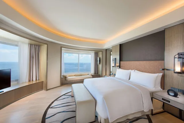 جناح بغرفتي نوم، Conrad Manila 1/2