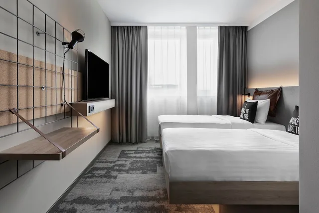 غرفة بسريرين منفصلين، Moxy Duesseldorf City 1/3