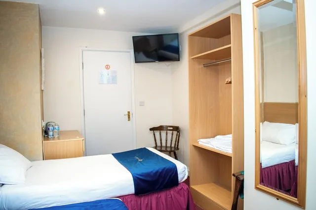 غرفة قياسية بسريرين منفصلين، Royal Square Hotel - NEC & Birmingham Airport 3/6