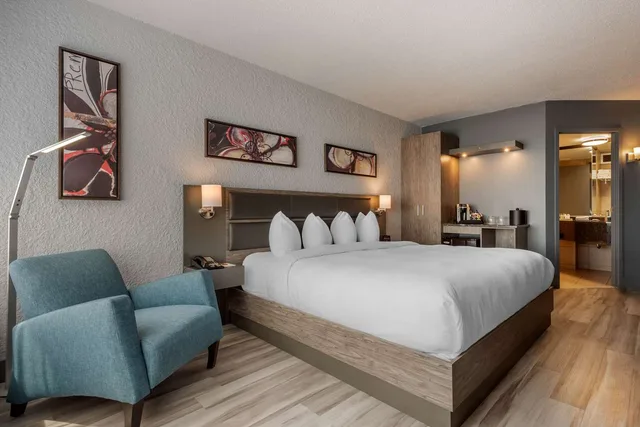 Upgrade, King Bed، Hotel Quartier An Ascend Hotel Collection 3/7