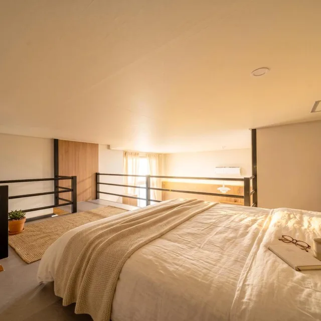 جناح جونيور، Malu Hotel 6/10