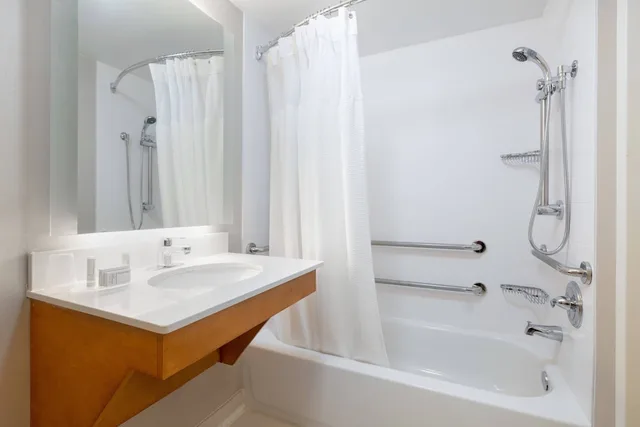 جناح بسريرين كوين مع أريكة لذوي الإعاقة، Springhill Suites 2/2