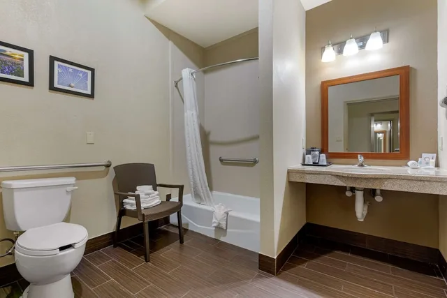 جناح بسريرين كوين مع أريكة، Comfort Suites Gainesville, TX 4/4