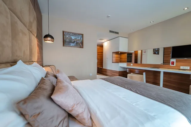 Deluxe, Double or Twin Bed, Valley View, Balcony، Hotel Mirjana & Rastoke 1/5