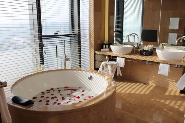 جناح بسرير كينج بإطلالة على النهر بغرفة نوم واحدة، Intercontinental Shanghai Expo Hotel 3/7