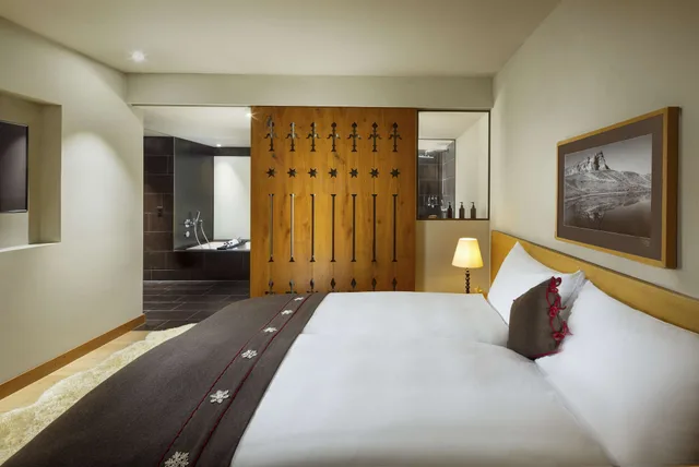 جناح بسرير كينج بإطلالة على البحيرة، Frutt Resort 1/3