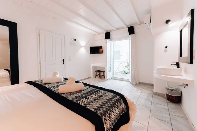 Promo, King Bed، Mr And Mrs White Mykonos 3/8