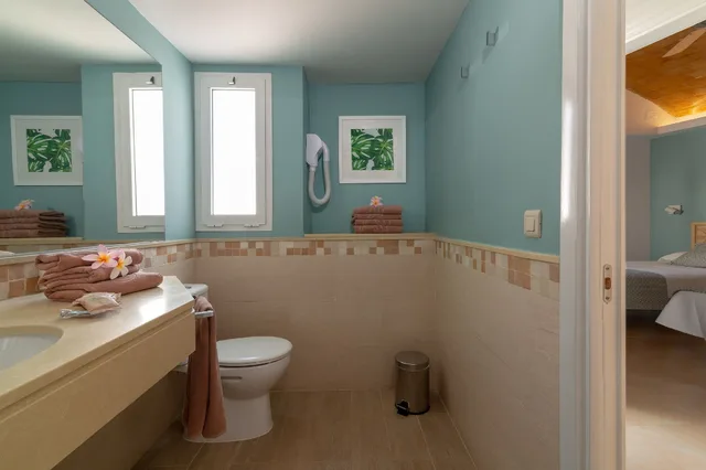 بنغل سوبيريور بثلاثة أسرّة بغرفة نوم واحدة، Cordial Biarritz Bungalows 4/4