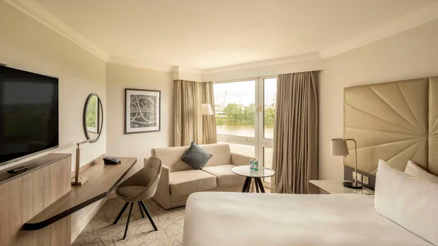 Executive, Double Bed, Hilton Birmingham Metropole 4/6