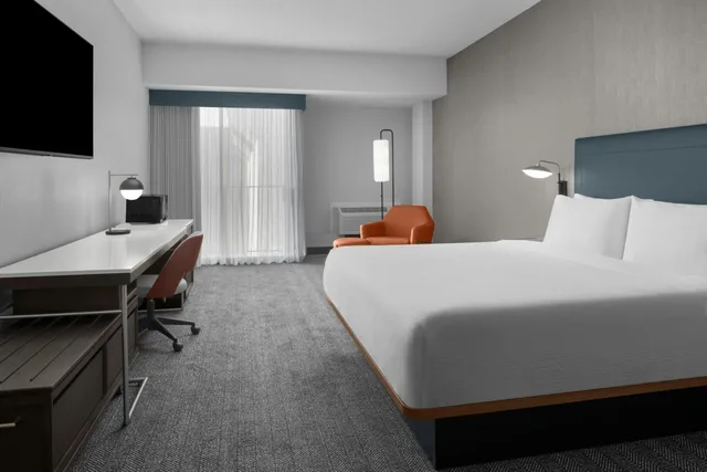 غرفة كبيرة بسرير كينج، Courtyard San Jose Airport 1/6