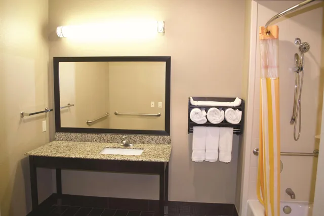 غرفة بسريرين كوين بإطلالة لذوي الإعاقة، La Quinta Inn Suites Pearsall 2/2