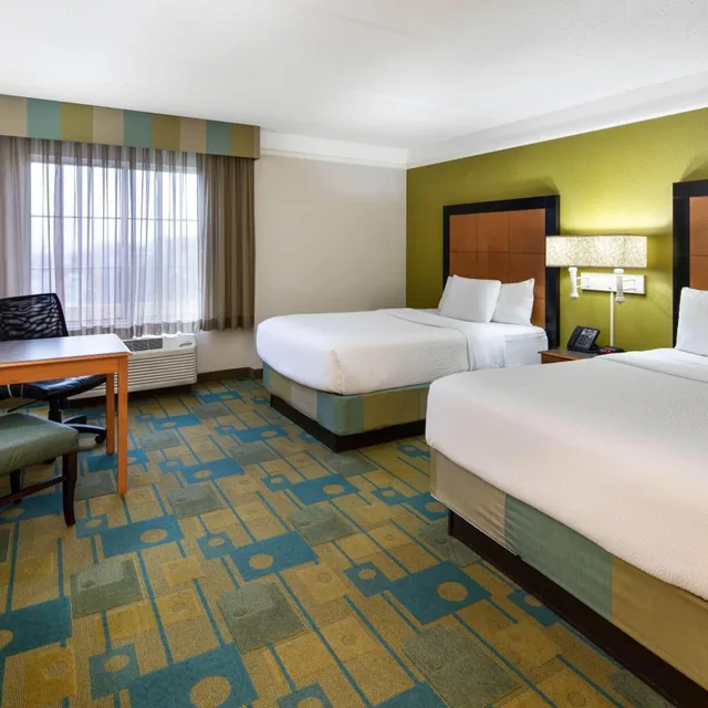 Deluxe, 2 Double Beds, La Quinta Inn and Suites by Wyndham Greenville Haywood 2/4