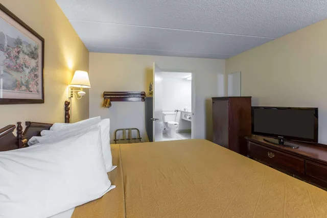 غرفة بسرير كينج للمدخنين، Quality Inn Cordele 2/7