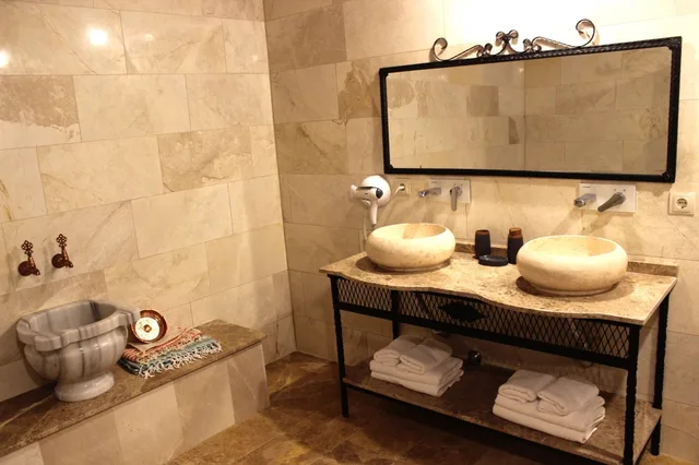 غرفة ديلوكس ثلاثية بسرير كينج وسرير فردي، Kayra cave suites 8/10