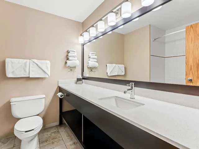 Suite, King Bed, Super 8 Meadow Lake 4/5