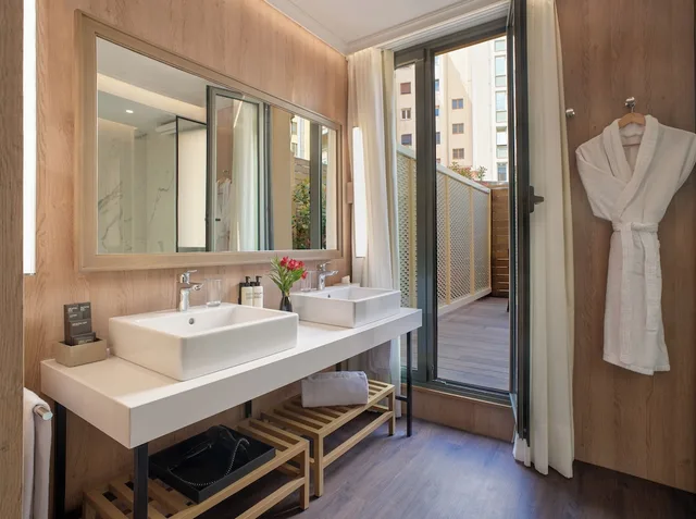 غرفة كلاسيكية بسريرين منفصلين بشرفة، H10 Universitat Hotel 6/6