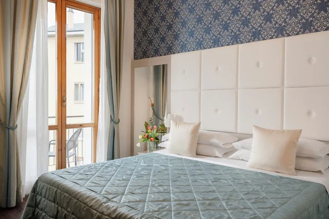 غرفة بسرير كوين بإطلالة على المدينة بشرفة، Hotel Re Enzo 2/8