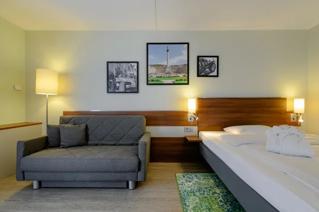 غرفة بريفيليج بسرير كينج مع أريكة، Mercure Hotel Stuttgart Sindelfingen an der Messe 7/10