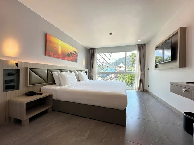 غرفة بريميوم سوبيريور بسرير كينج بإطلالة على الجبل، Clarian Hotel Beach Patong 6/10
