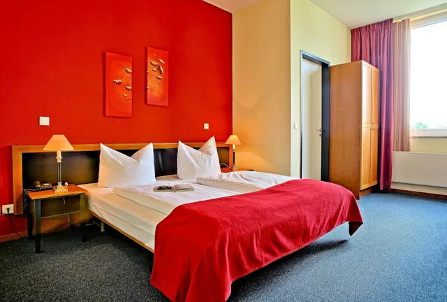 Room, Queen Bed, Courtyard Area، H24 Hoteltow 1/3