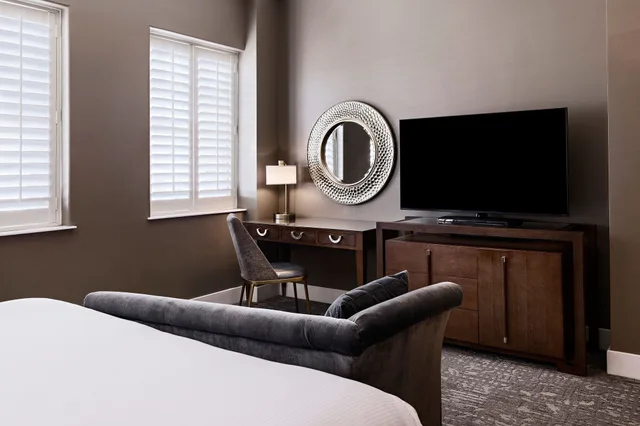 Room, King Bed, Accessible, Ambassador Hotel Oklahoma City Autograph Collection 3/4