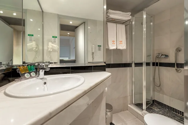 غرفة كومفورت بسرير كوين وسرير فردي، Polis Grand Hotel 7/8
