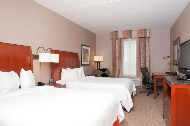 غرفة بريميوم بسريرين كوين، Hilton Garden Inn Columbus Edinburgh In 1/2